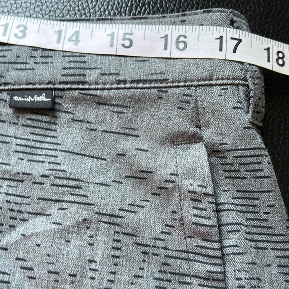 TravisMathew Go Fish Shorts in Heather Grey Pinstripe Black Grey Golf Sz 34 - Picture 10 of 11